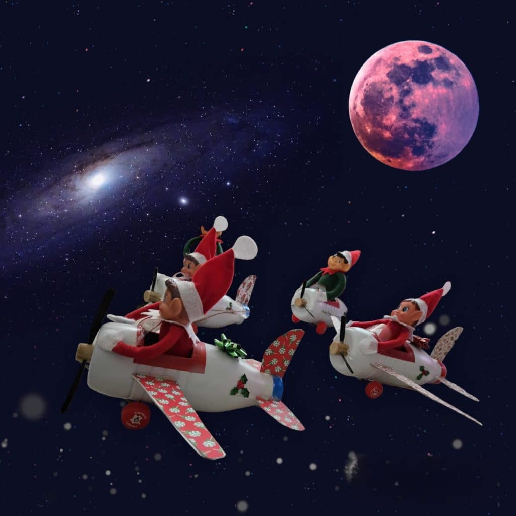 Lutins farceurs dans des bouteilles de lait